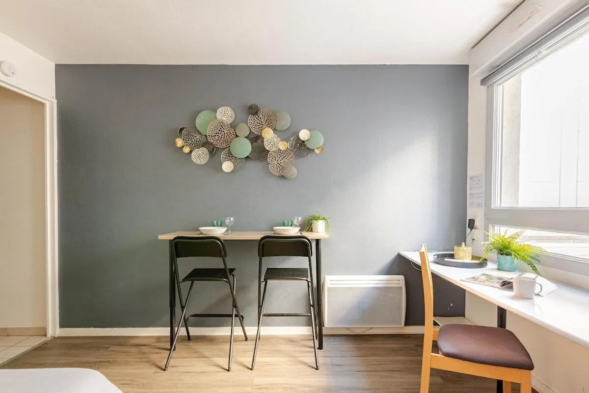 Studio Lumiere In Lyon 0*,